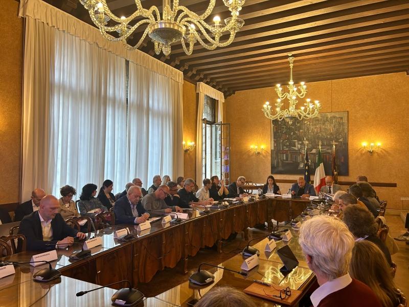 CRISI MODA E AUTOMOTIVE, CONFARTIGIANATO: “CRISI NON E’ FINITA MA CONFRONTO IN REGIONE E’ SEGNALE POLITICO IMPORTANTE”